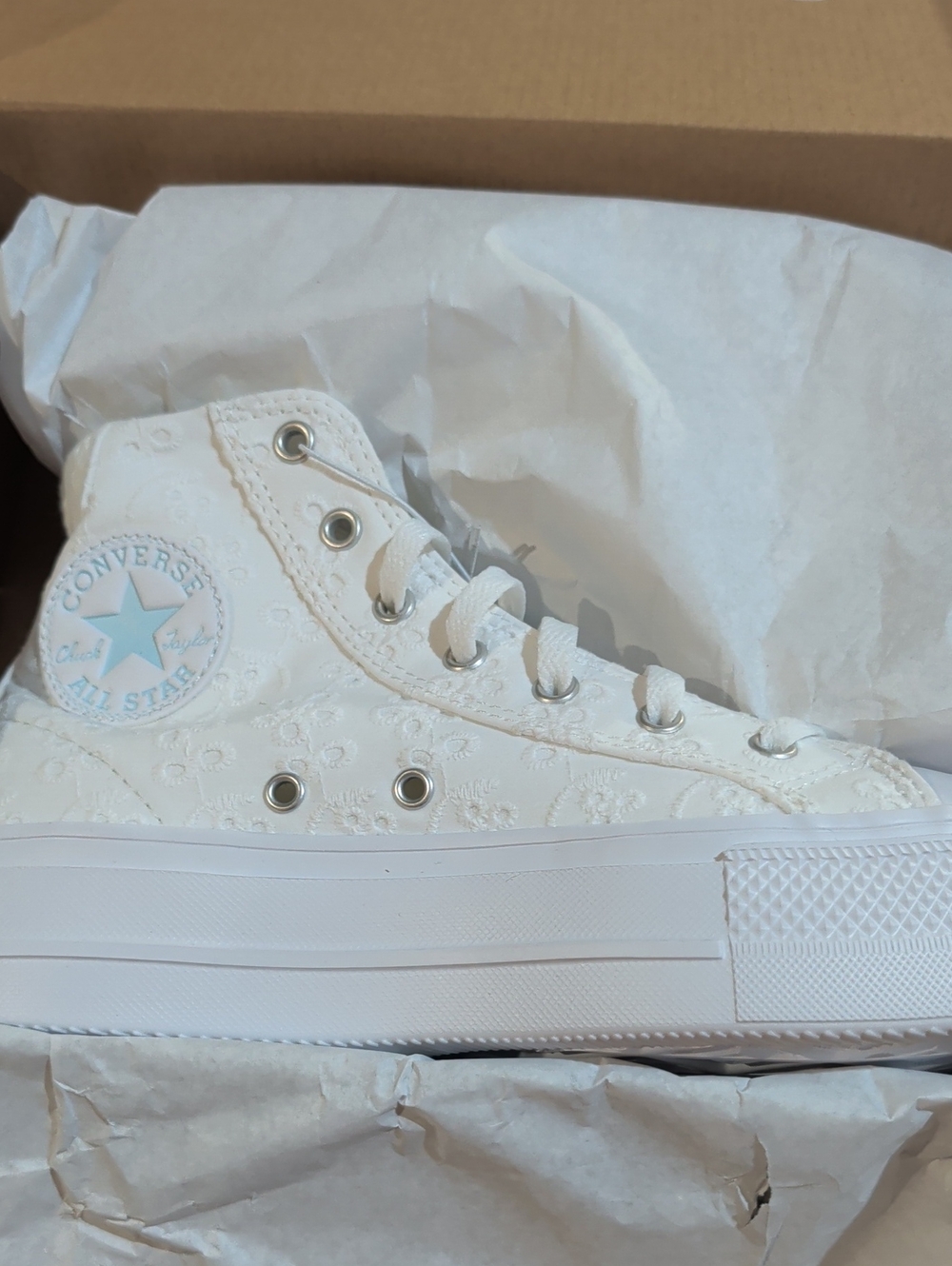 Converse White Platform Sneakers Shoes Big Kid Size 5 Embroidered Detail NIB